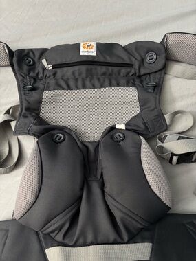 Ergobaby Four Position 360 Cool Air Carrier in Carbon Grey